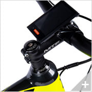 Bicicletta elettrica Mountain e-bike e-XTREME 6.2: particolare LCD e attacco manubrio